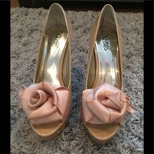 Carlos Santana size 8